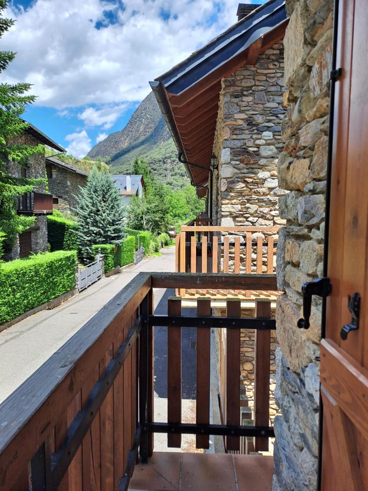 Duplex De Muntanya En Zona Verda A Escaló Buitenkant foto